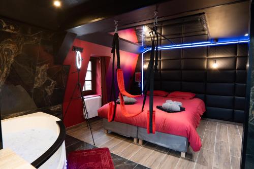 Une love room romantique avec jacuzzi pour couple à ValenciennesNord