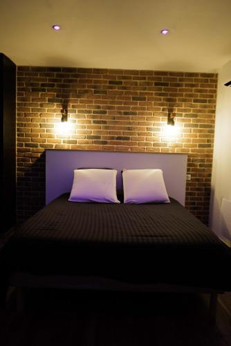 Une love room romantique avec jacuzzi pour couple à Ferrière-la-GrandeNord
