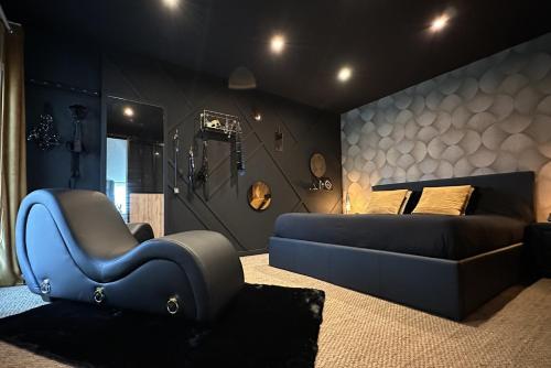 Une love room romantique avec jacuzzi pour couple à Mons-en-PévèleNord