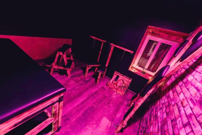 Une love room romantique avec jacuzzi pour couple à AubersNord