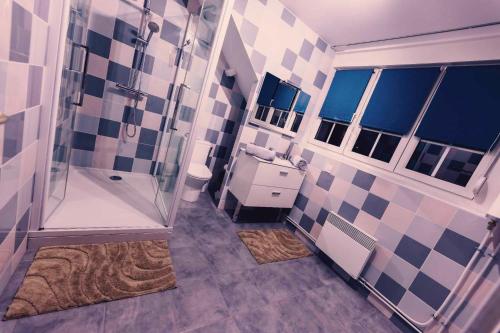 Une love room romantique avec jacuzzi pour couple à AubersNord