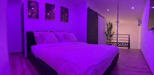 Une love room romantique avec jacuzzi pour couple à Wasnes-au-BacNord
