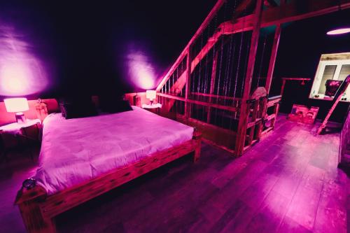 Une love room romantique avec jacuzzi pour couple à AubersNord