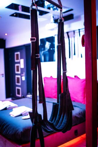 Une love room romantique avec jacuzzi pour couple à StapleNord