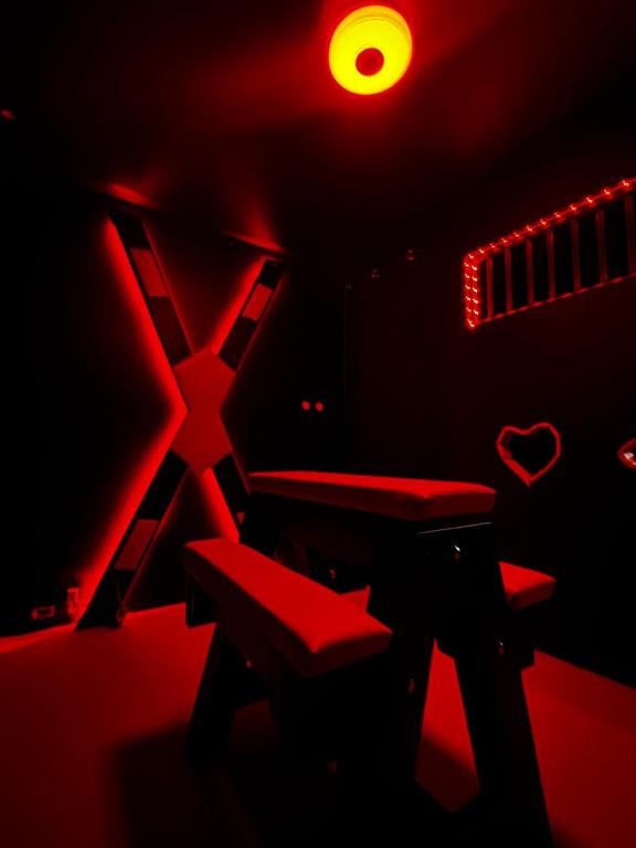 Une love room romantique avec jacuzzi pour couple à WattigniesNord