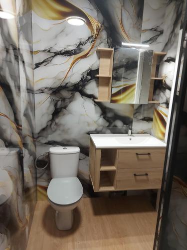 Une love room romantique avec jacuzzi pour couple à Thun-Saint-MartinNord