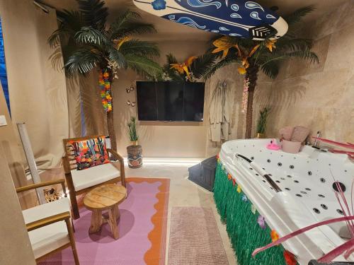 Une love room romantique avec jacuzzi pour couple à La BasséeNord