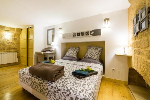 Une love room romantique avec jacuzzi pour couple à Sarlat-la-CanédaDordogne