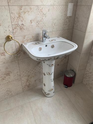 Une love room romantique avec jacuzzi pour couple à Saint-AulayeDordogne