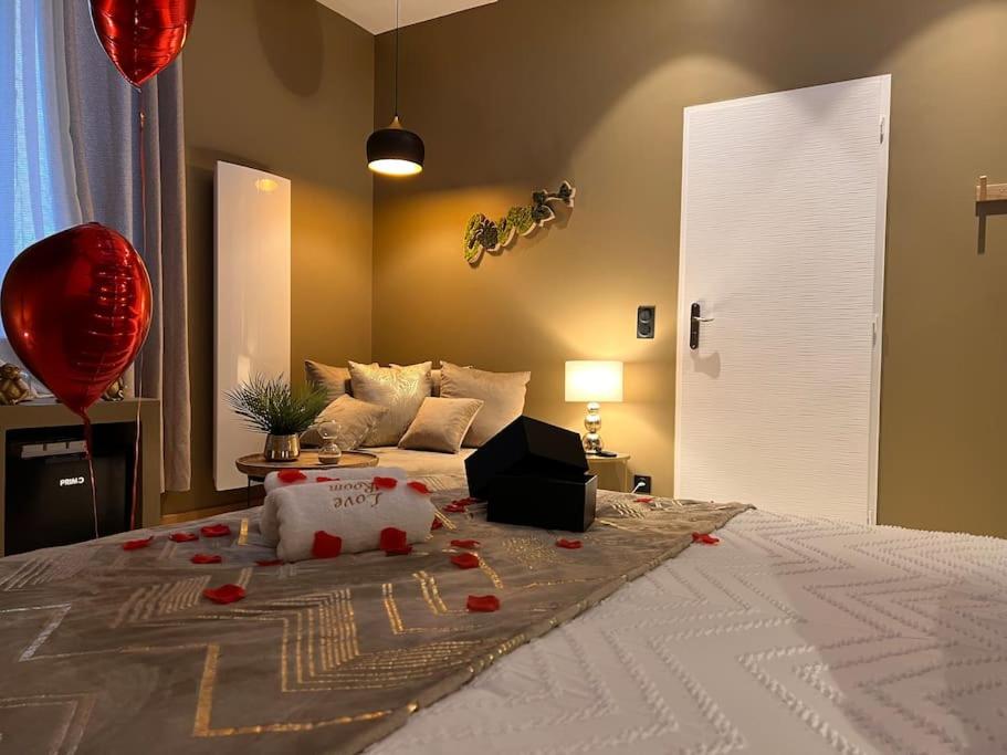 Loving room cocooning avec jacuzzi « la terre » — love room à Jujurieux