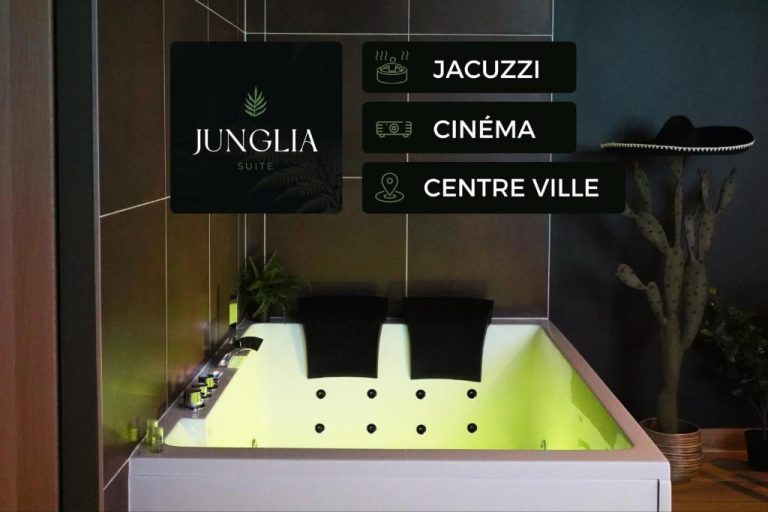 Une love room romantique avec jacuzzi pour couple à Bourg-en-BresseAin