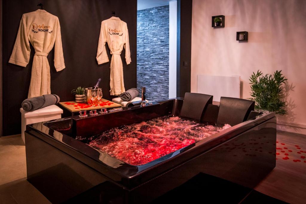 One Love Room — love room à Pont-d
