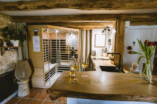 Une love room romantique avec jacuzzi pour couple à Beaumont-du-PérigordDordogne