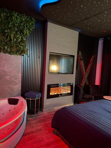 Une love room romantique avec jacuzzi pour couple à Bourg-Saint-ChristopheAin