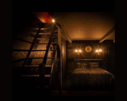 Une love room romantique avec jacuzzi pour couple à RoquecorTarn-et-Garonne