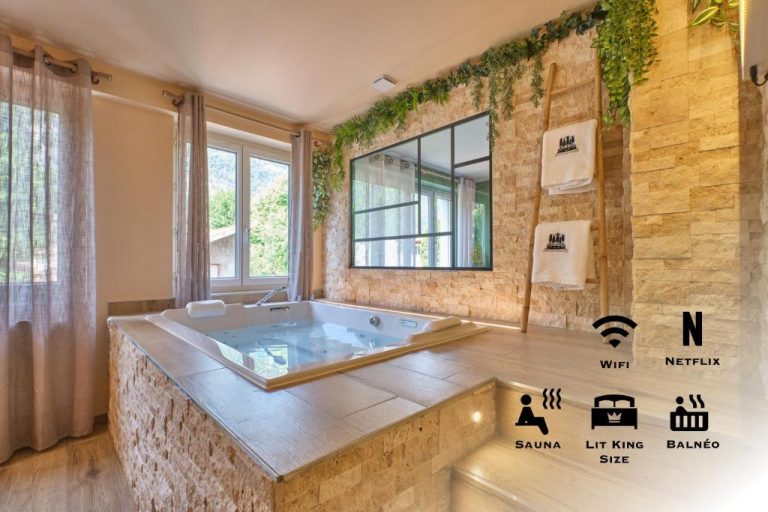 Une love room romantique avec jacuzzi pour couple à NantuaAin