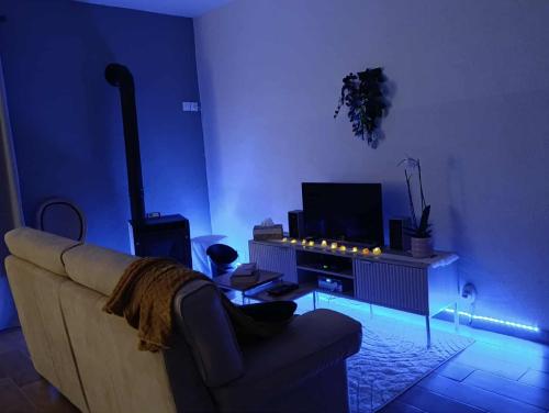 Une love room romantique avec jacuzzi pour couple à Saint-CyprienDordogne