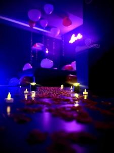 Une love room romantique avec jacuzzi pour couple à BergeracDordogne