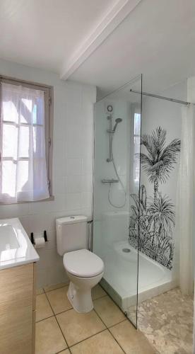 Une love room romantique avec jacuzzi pour couple à Sarlat-la-CanédaDordogne