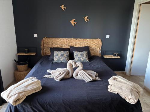 Une love room romantique avec jacuzzi pour couple à Mauzac-et-Grand-CastangDordogne