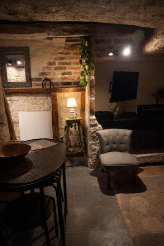 Une love room romantique avec jacuzzi pour couple à ColignyAin