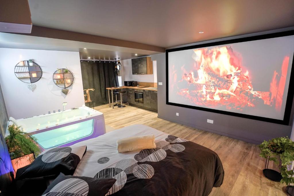 Suite de luxe Balnéo et Cinéma Le Saona — love room à Bourg-en-Bresse