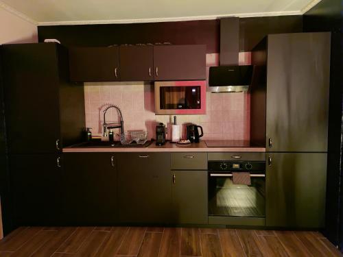 Une love room romantique avec jacuzzi pour couple à NiceAlpes-Maritimes