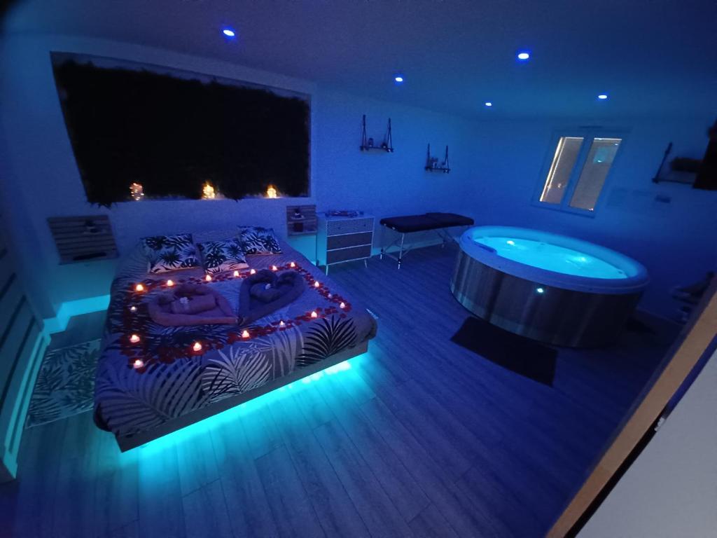 Une love room romantique avec jacuzzi pour couple à Pouilly-sur-SerreAisne