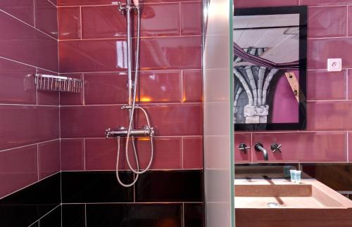 Une love room romantique avec jacuzzi pour couple à VichyAllier