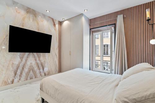 Une love room romantique avec jacuzzi pour couple à NiceAlpes-Maritimes