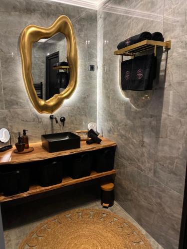 Une love room romantique avec jacuzzi pour couple à Fresnoy-le-GrandAisne