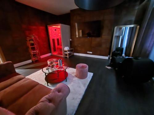 Une love room romantique avec jacuzzi pour couple à Saint-QuentinAisne