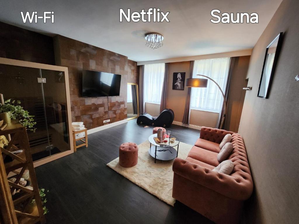 Une love room romantique avec jacuzzi pour couple à Saint-QuentinAisne