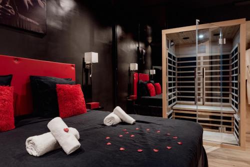 Une love room romantique avec jacuzzi pour couple à Cagnes-sur-MerAlpes-Maritimes
