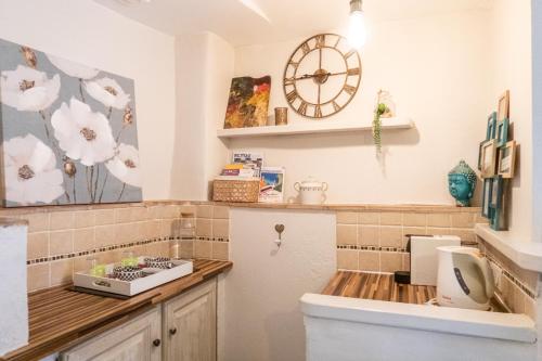 Une love room romantique avec jacuzzi pour couple à Roquebrune-Cap-MartinAlpes-Maritimes