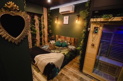 Une love room romantique avec jacuzzi pour couple à Château-ThierryAisne