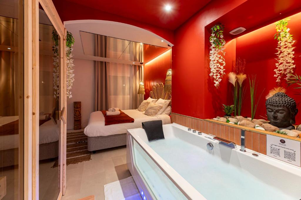 Suite bien être – Sauna & Spa privatif – Baliroom — love room à Château-Thierry