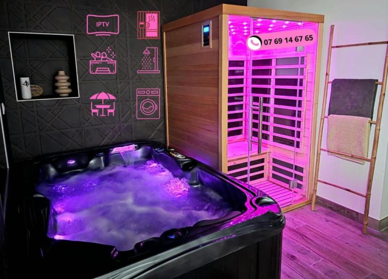 Une love room romantique avec jacuzzi pour couple à DomératAllier