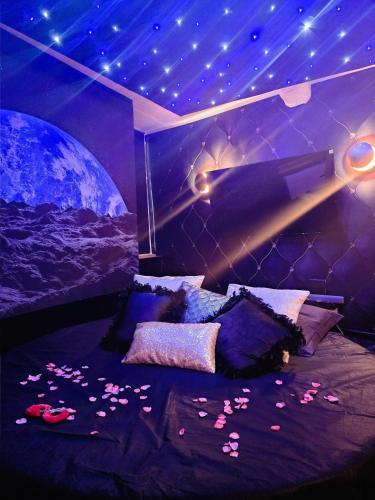 Une love room romantique avec jacuzzi pour couple à LaonAisne