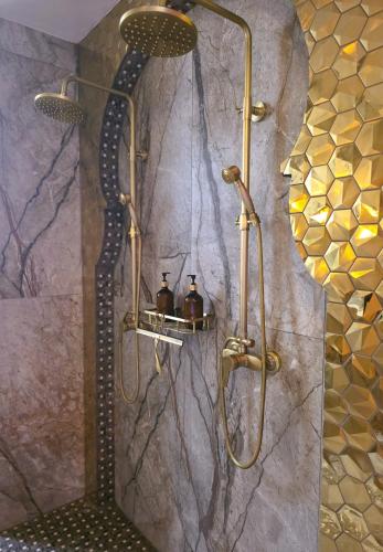 Une love room romantique avec jacuzzi pour couple à LaonAisne