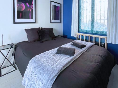 Une love room romantique avec jacuzzi pour couple à Saint-QuentinAisne