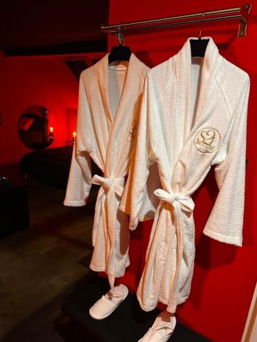 Une love room romantique avec jacuzzi pour couple à Saint-QuentinAisne