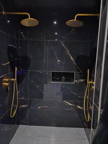 Une love room romantique avec jacuzzi pour couple à Château-ThierryAisne