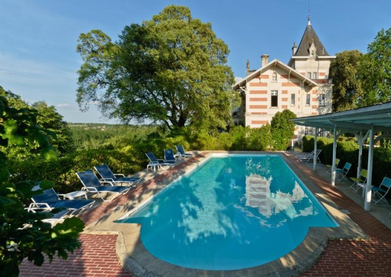 Love room Hôtel L’Yeuse – Teritoria à Châteaubernard