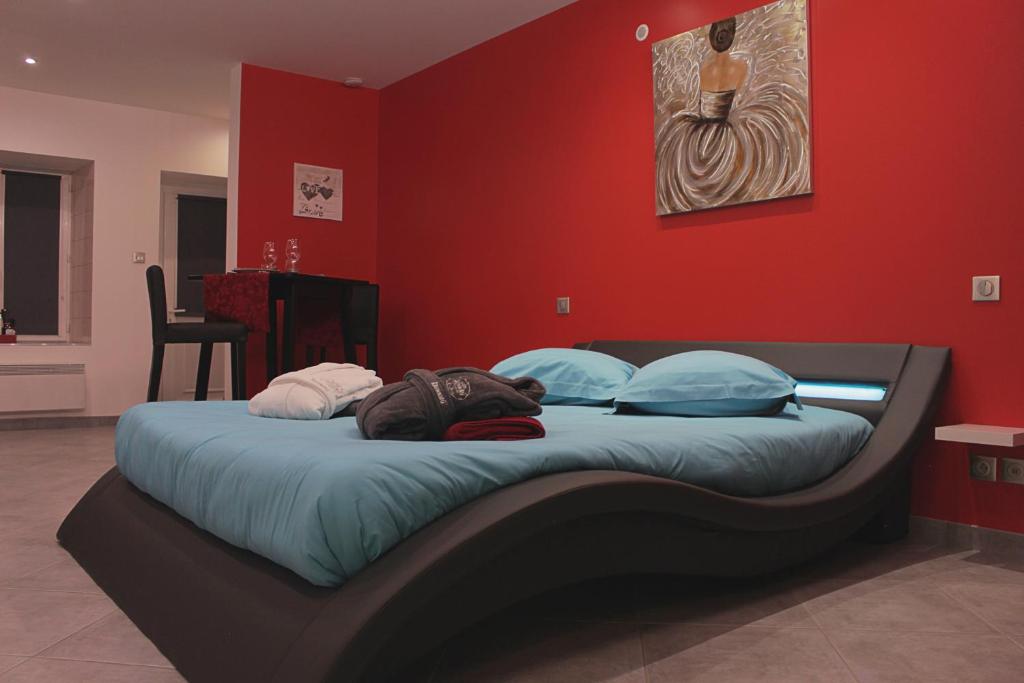 dampierrelove — love room à Dampierre-les-Bois