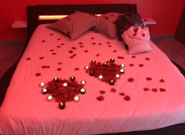 Love room dampierrelove à Dampierre-les-Bois