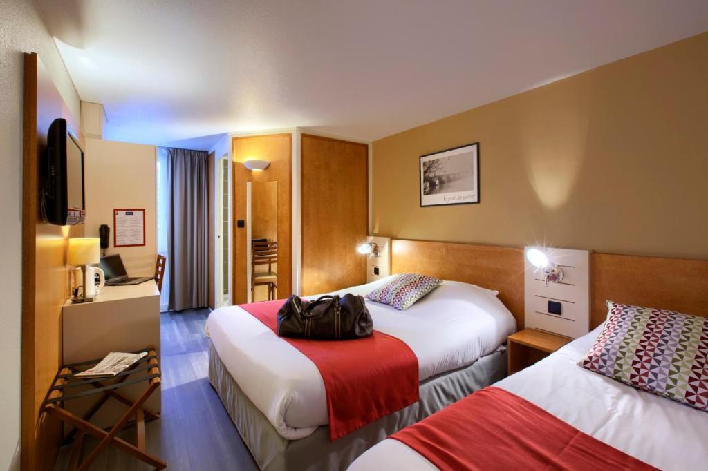 Kyriad Libourne Saint Emilion — love room à Arveyres