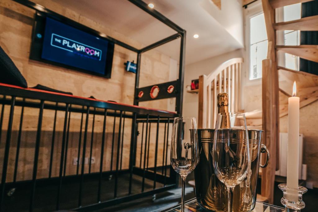 LOVE ROOM Bordeaux Playroom avec salle de jeux pour adultes et lit à eau chauffant — love room à Bordeaux