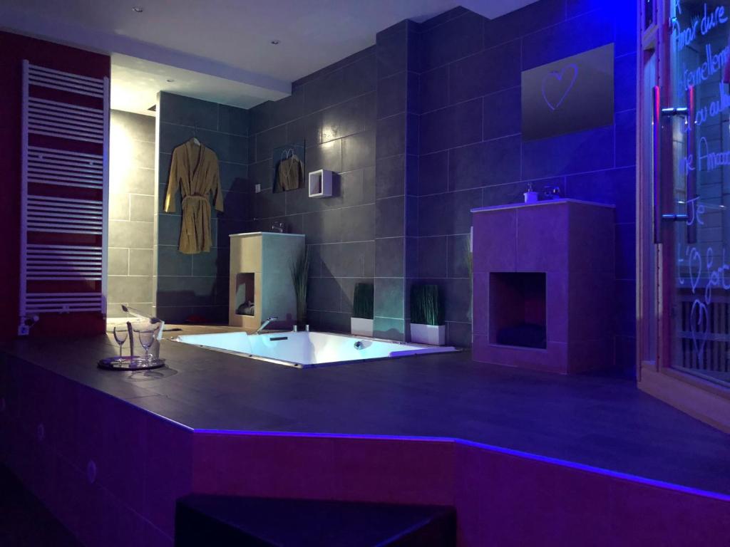 Chambre avec spa by jordans collection — love room à Dijon