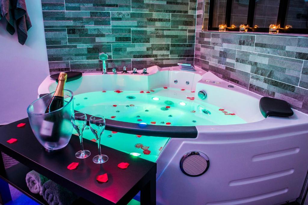 LE SPAMOUREUX bien-être a deux — love room à Boussy-Saint-Antoine